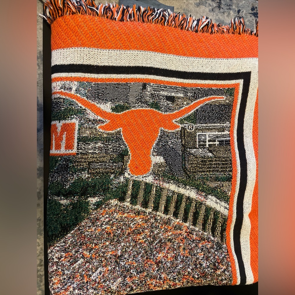 Texas Longhorns Woven Stadium blanket - 6’ X 5’